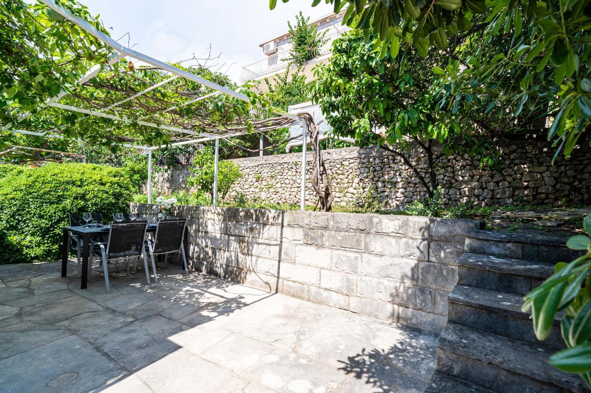Nina & Paula - Paula Apartament
